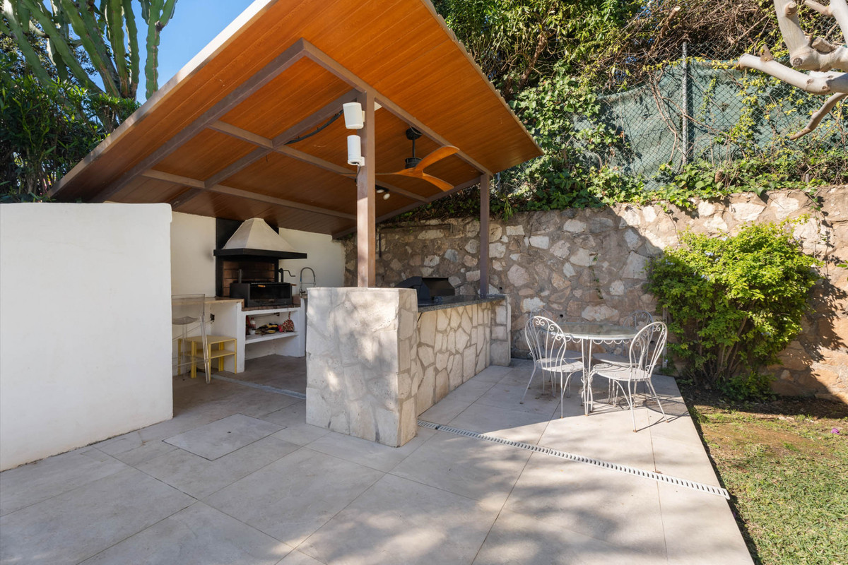 6 Bed Townhouse for sale in El Rosario Costa Del Sol, Málaga, Spain