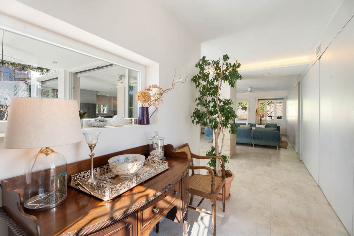 6 Bed Townhouse for sale in El Rosario Costa Del Sol, Málaga, Spain