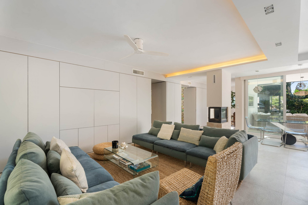 6 Bed Townhouse for sale in El Rosario Costa Del Sol, Málaga, Spain