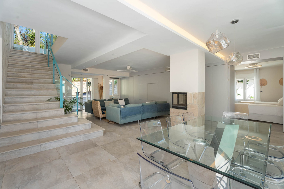 6 Bed Townhouse for sale in El Rosario Costa Del Sol, Málaga, Spain