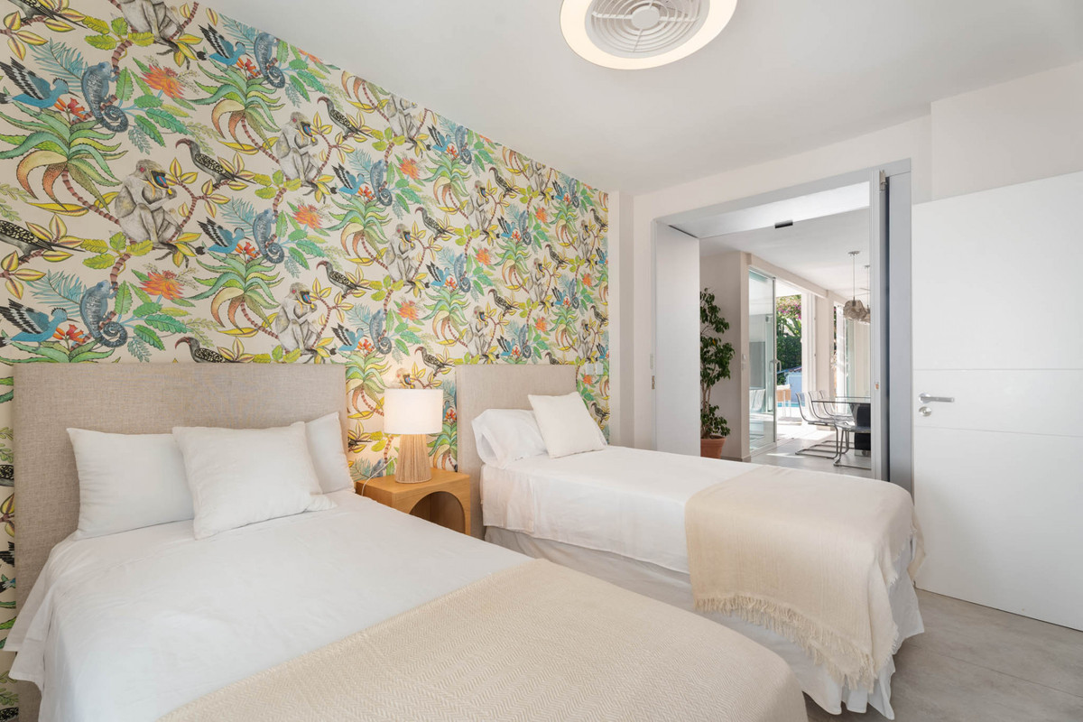 6 Bed Townhouse for sale in El Rosario Costa Del Sol, Málaga, Spain