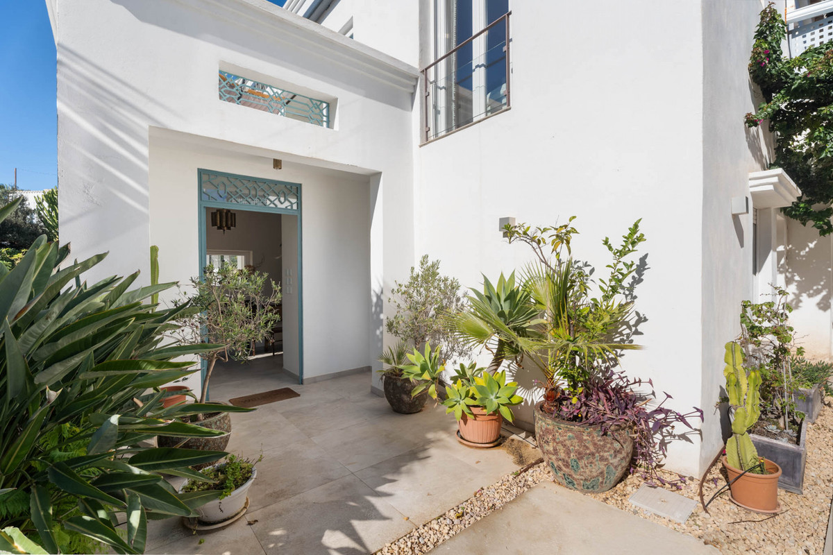 6 Bed Townhouse for sale in El Rosario Costa Del Sol, Málaga, Spain