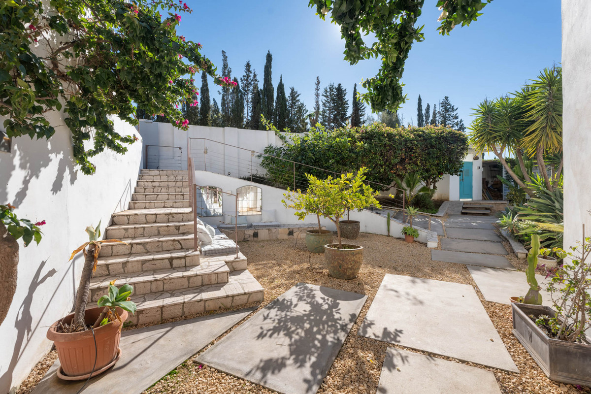 6 Bed Townhouse for sale in El Rosario Costa Del Sol, Málaga, Spain