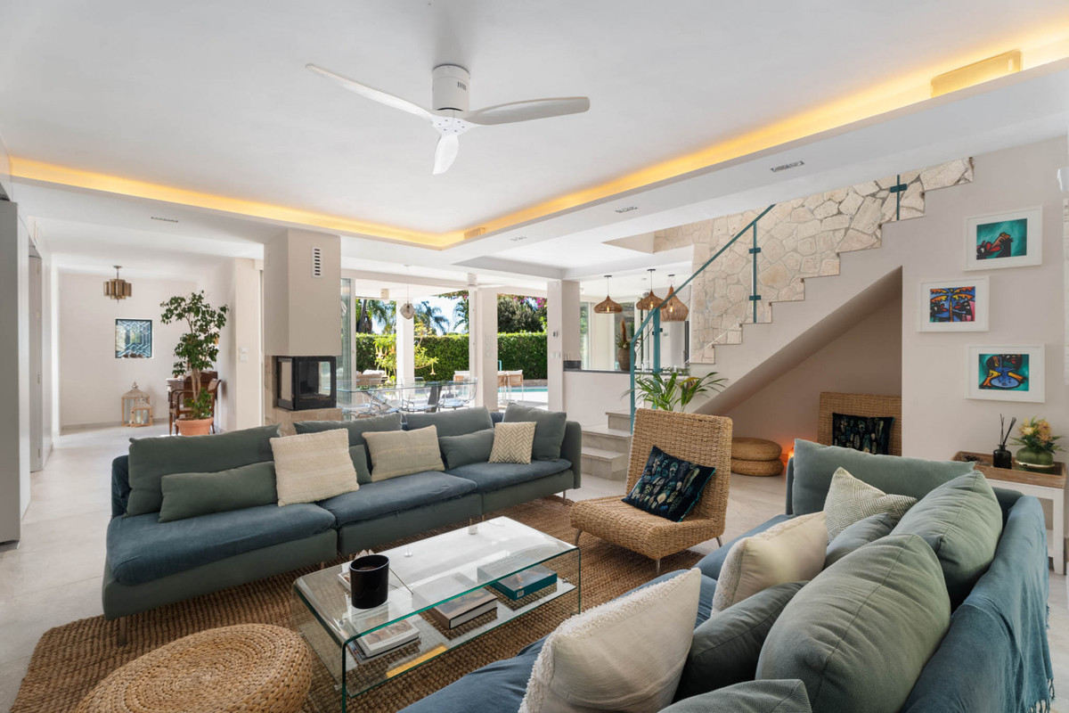 6 Bed Townhouse for sale in El Rosario Costa Del Sol, Málaga, Spain