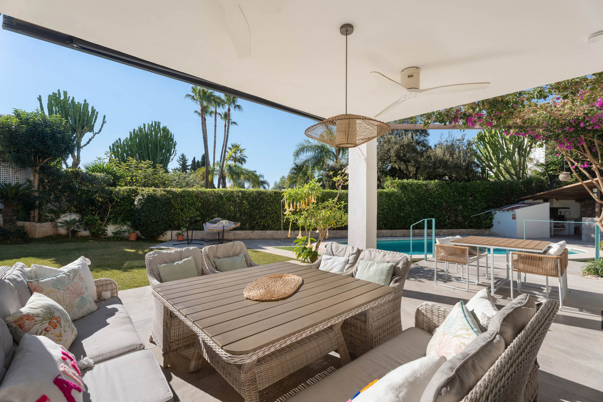 6 Bed Townhouse for sale in El Rosario Costa Del Sol, Málaga, Spain