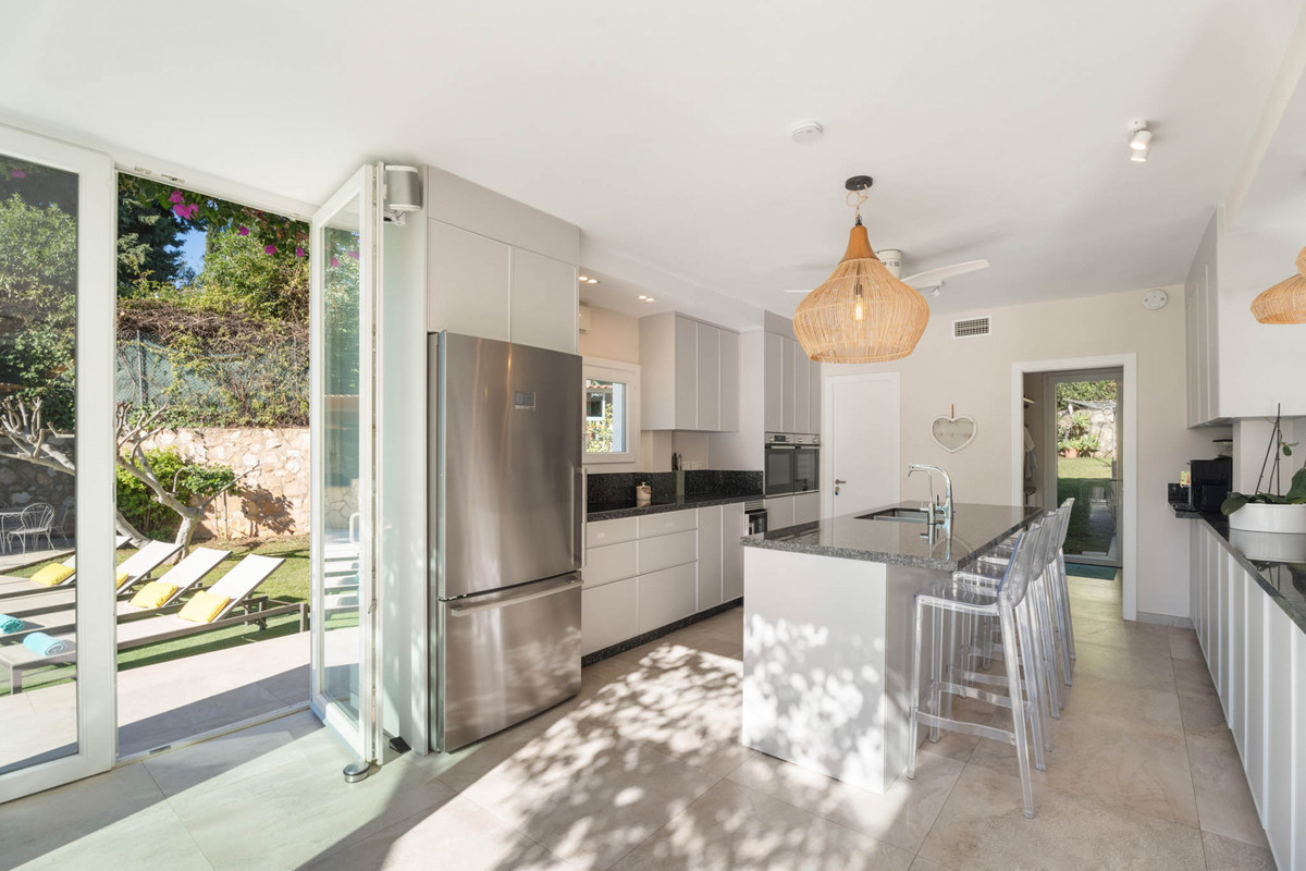 6 Bed Townhouse for sale in El Rosario Costa Del Sol, Málaga, Spain
