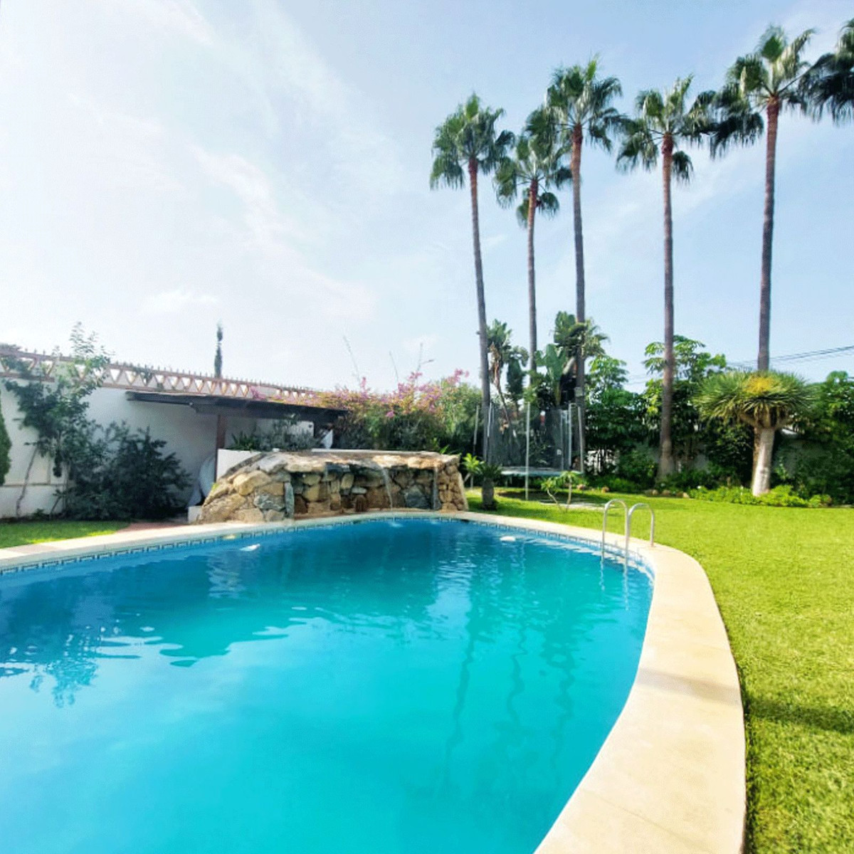 8 Bed Townhouse for sale in Benalmadena Costa Costa Del Sol, Málaga, Spain