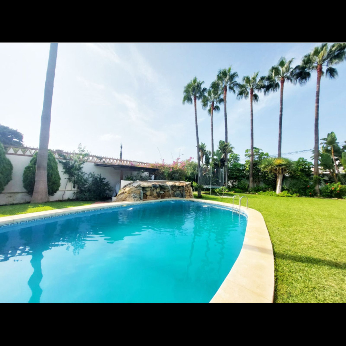 8 Bed Townhouse for sale in Benalmadena Costa Costa Del Sol, Málaga, Spain