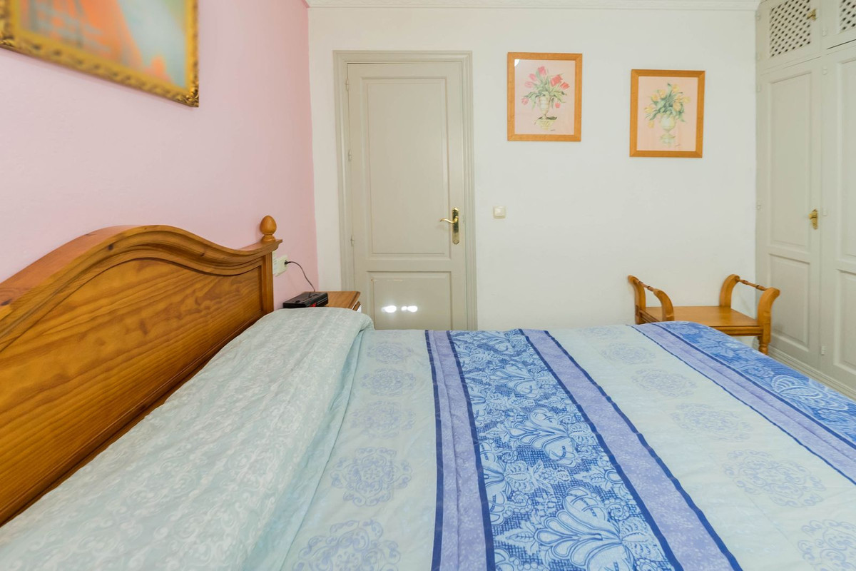 4 Bed Townhouse for sale in Tolox Costa Del Sol, Málaga, Spain
