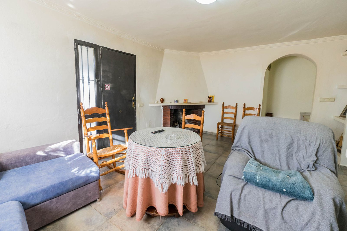 4 Bed Townhouse for sale in Tolox Costa Del Sol, Málaga, Spain