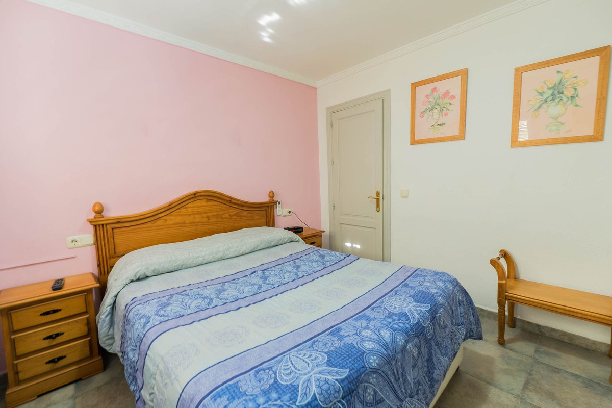 4 Bed Townhouse for sale in Tolox Costa Del Sol, Málaga, Spain