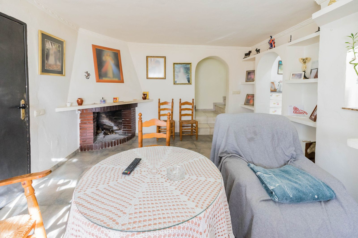 4 Bed Townhouse for sale in Tolox Costa Del Sol, Málaga, Spain
