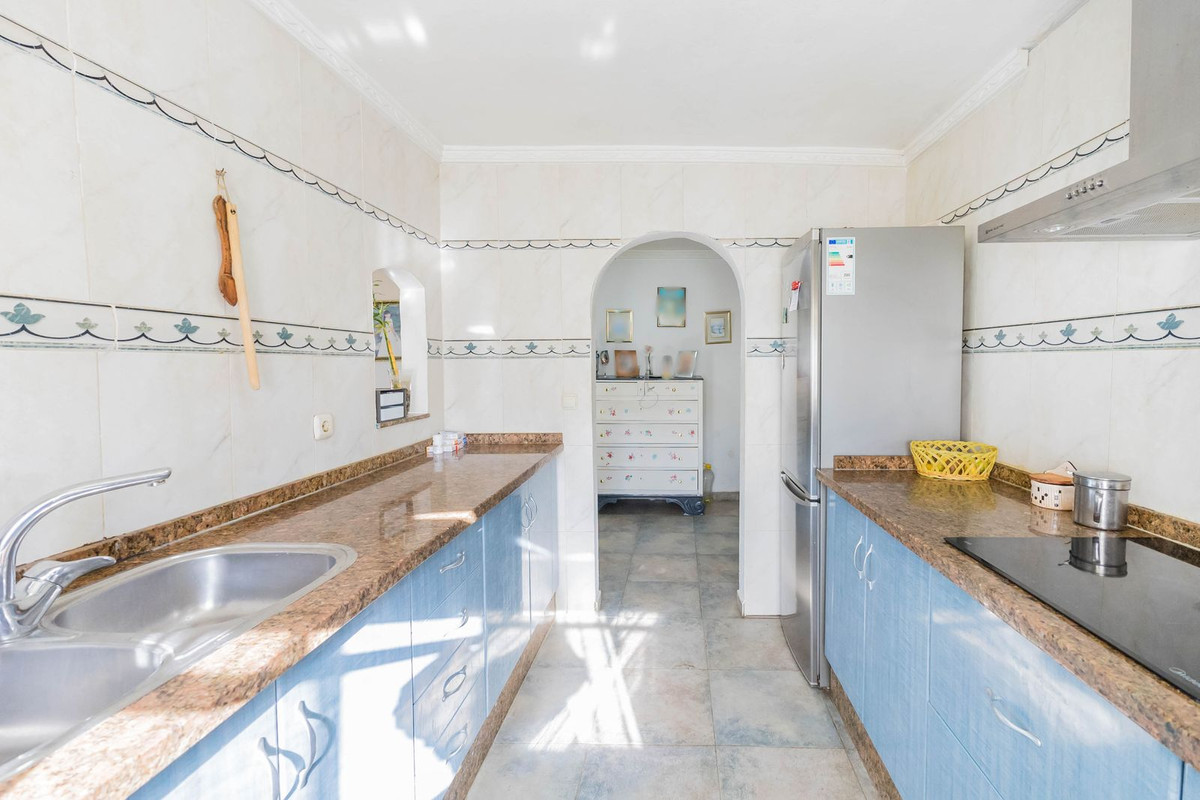 4 Bed Townhouse for sale in Tolox Costa Del Sol, Málaga, Spain