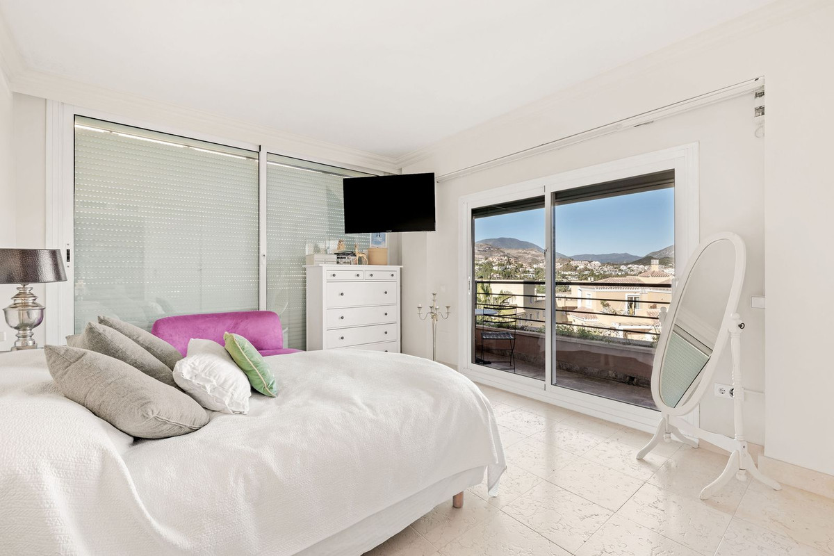 2 Bed Apartment for sale in Nueva Andalucía Costa Del Sol, Málaga, Spain