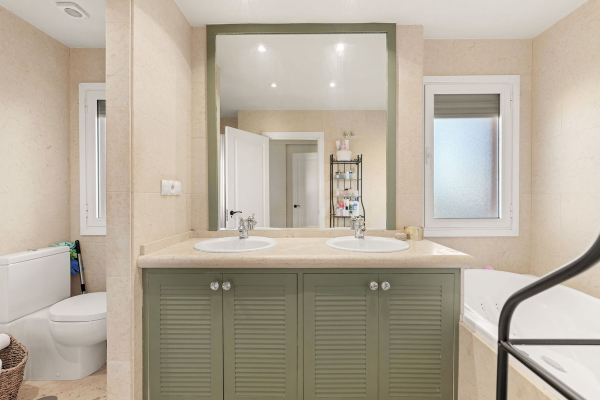 2 Bed Apartment for sale in Nueva Andalucía Costa Del Sol, Málaga, Spain