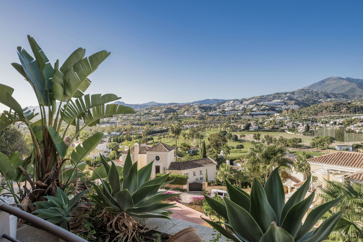 2 Bed Apartment for sale in Nueva Andalucía Costa Del Sol, Málaga, Spain