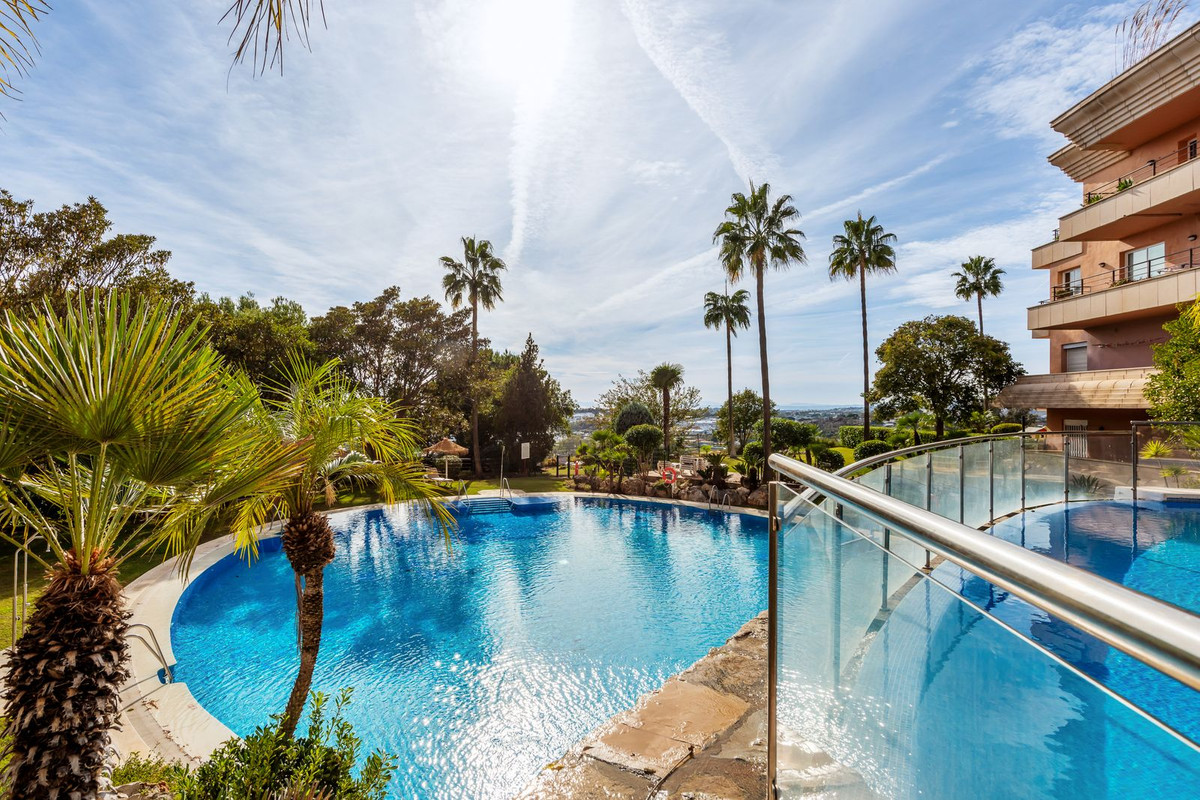 2 Bed Apartment for sale in Nueva Andalucía Costa Del Sol, Málaga, Spain