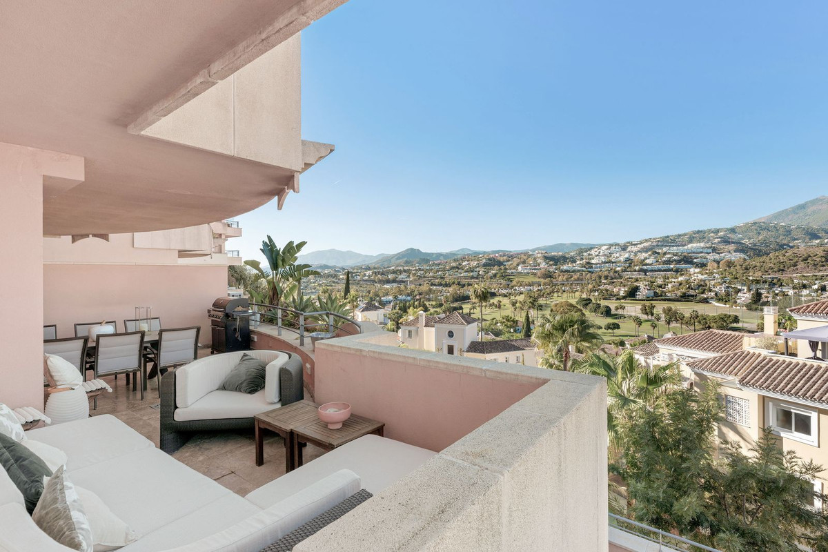 2 Bed Apartment for sale in Nueva Andalucía Costa Del Sol, Málaga, Spain