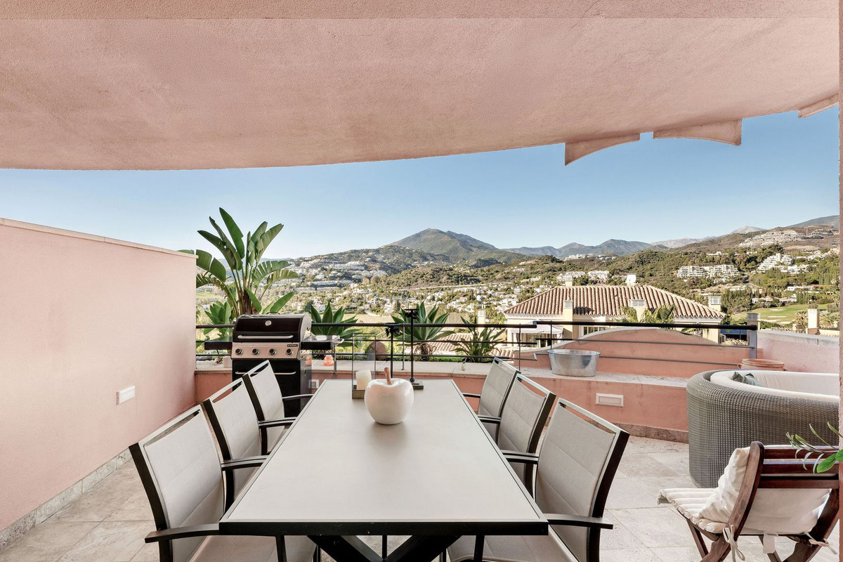 2 Bed Apartment for sale in Nueva Andalucía Costa Del Sol, Málaga, Spain