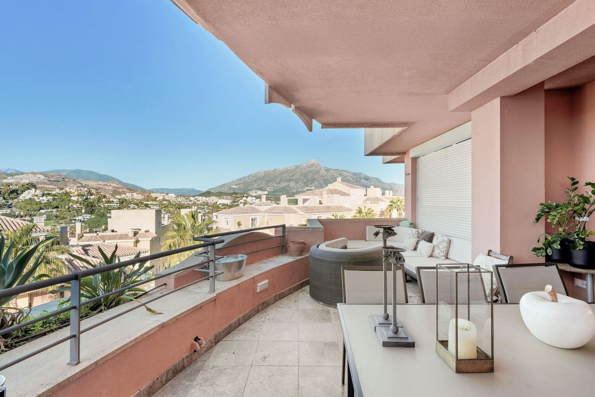2 Bed Apartment for sale in Nueva Andalucía Costa Del Sol, Málaga, Spain