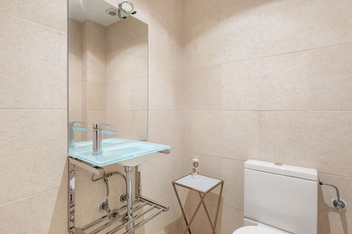 2 Bed Apartment for sale in Nueva Andalucía Costa Del Sol, Málaga, Spain