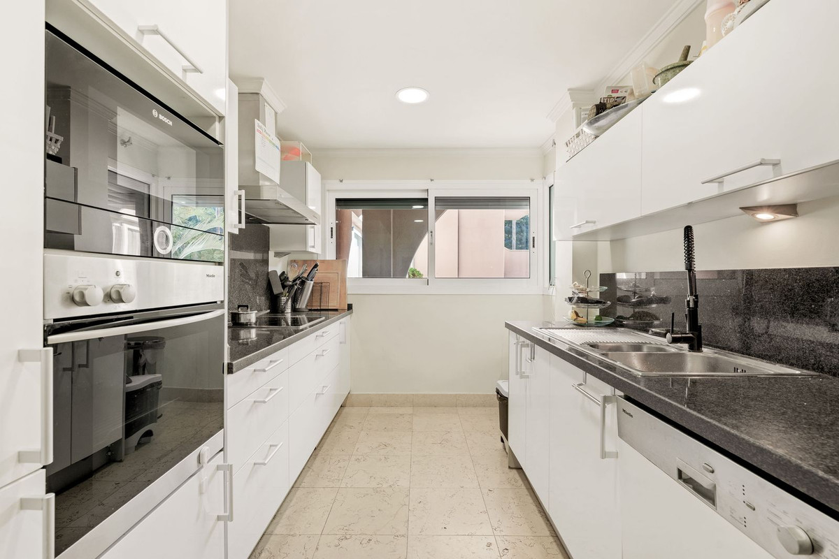 2 Bed Apartment for sale in Nueva Andalucía Costa Del Sol, Málaga, Spain