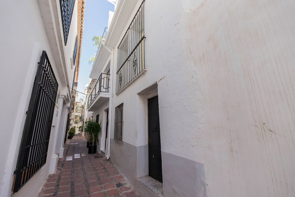 6 Bed Townhouse for sale in Marbella Costa Del Sol, Málaga, Spain