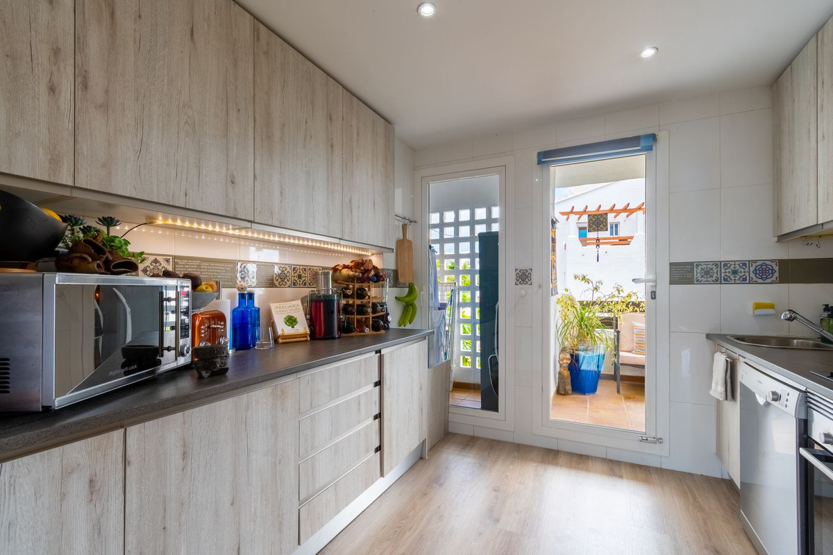 3 Bed Apartment for sale in Estepona Costa Del Sol, Málaga, Spain