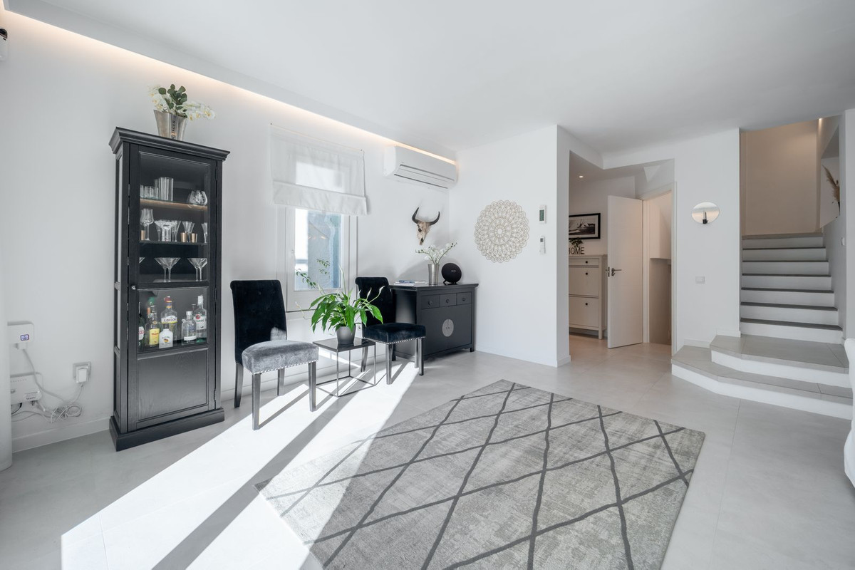 4 Bed Townhouse for sale in Nueva Andalucía Costa Del Sol, Málaga, Spain