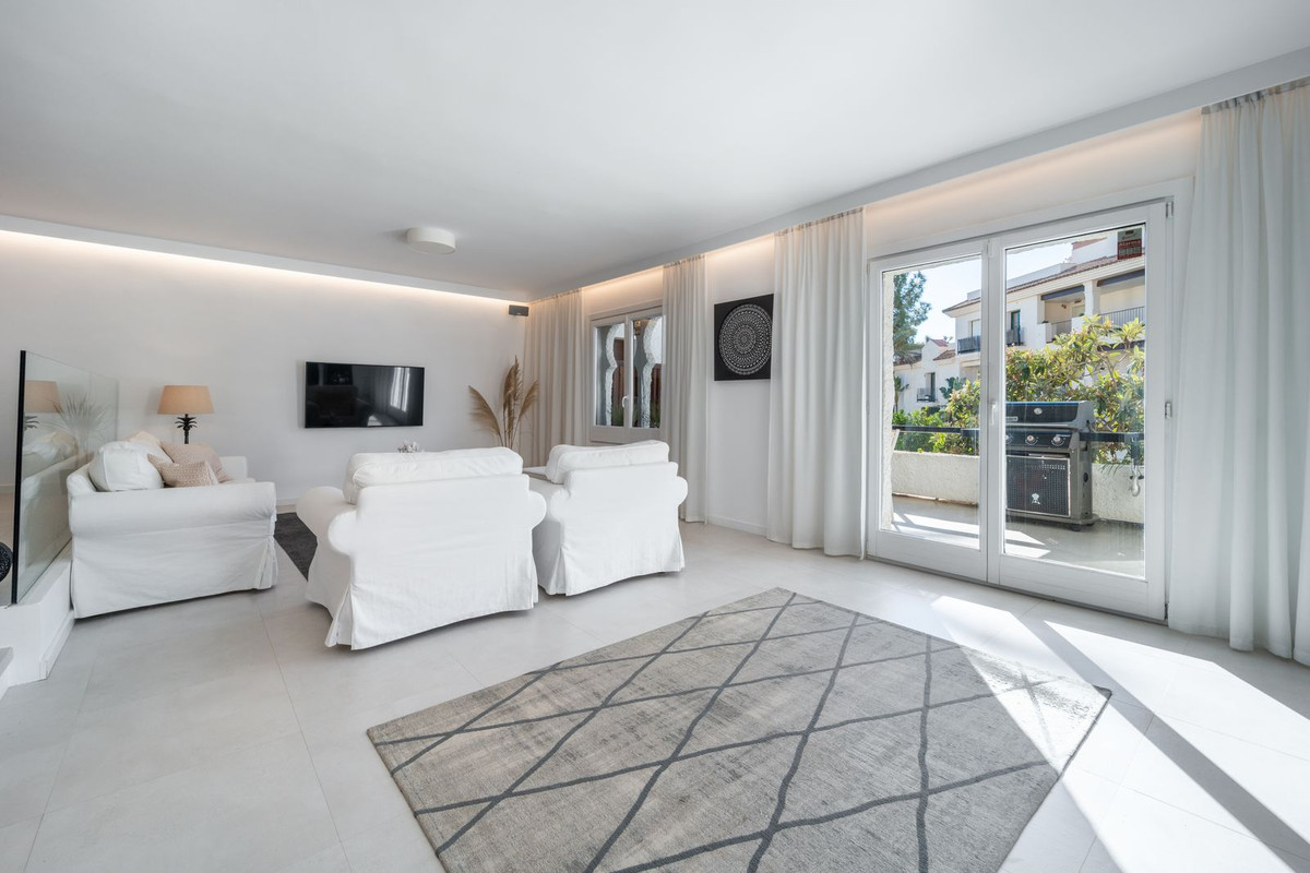 4 Bed Townhouse for sale in Nueva Andalucía Costa Del Sol, Málaga, Spain