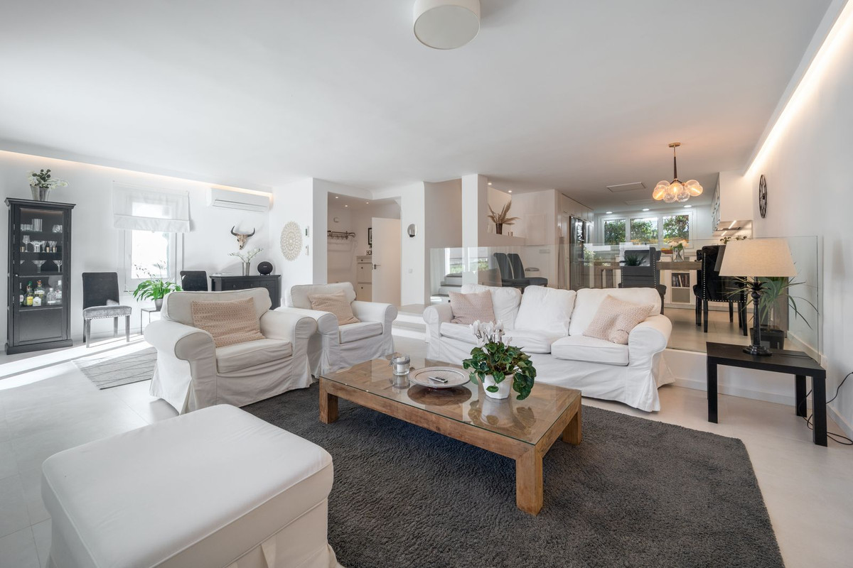 4 Bed Townhouse for sale in Nueva Andalucía Costa Del Sol, Málaga, Spain