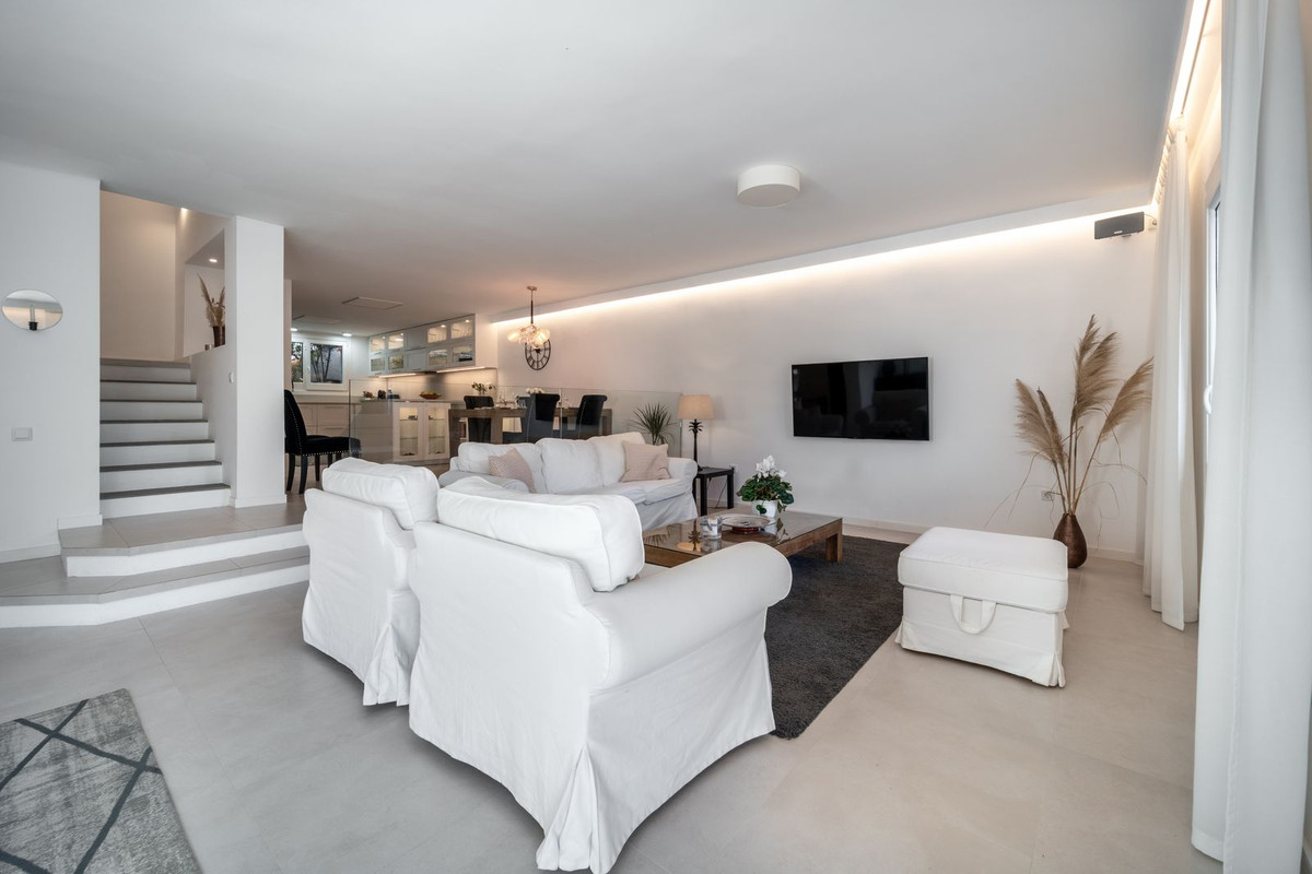 4 Bed Townhouse for sale in Nueva Andalucía Costa Del Sol, Málaga, Spain