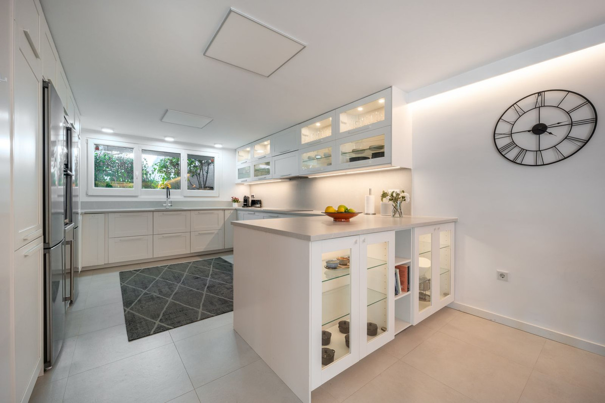 4 Bed Townhouse for sale in Nueva Andalucía Costa Del Sol, Málaga, Spain