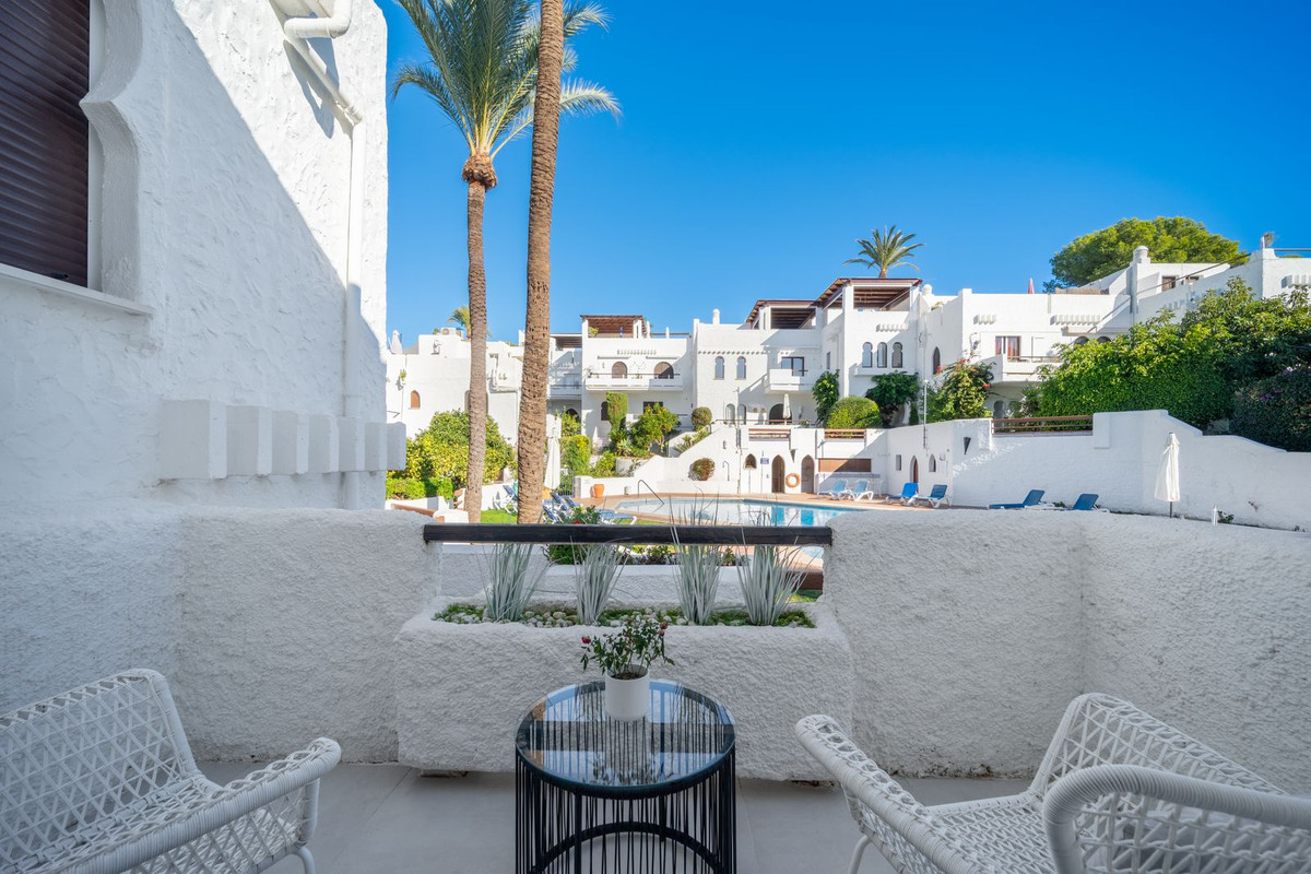 4 Bed Townhouse for sale in Nueva Andalucía Costa Del Sol, Málaga, Spain