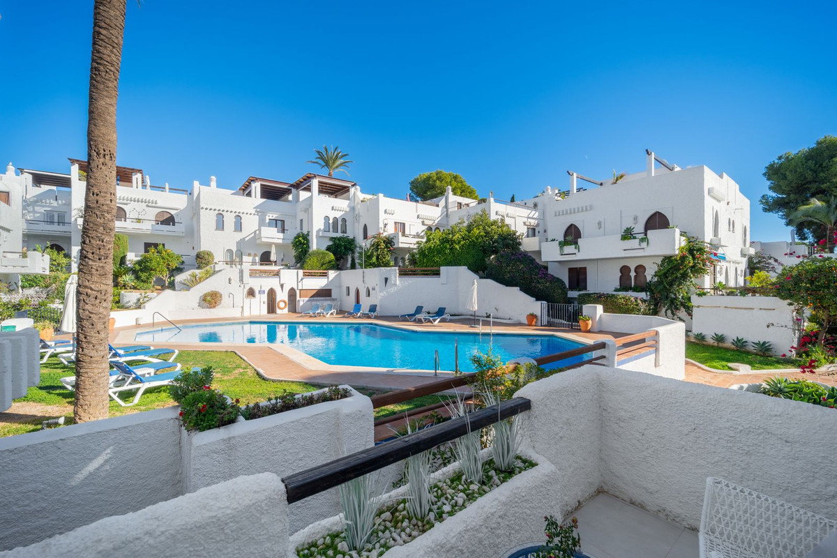 4 Bed Townhouse for sale in Nueva Andalucía Costa Del Sol, Málaga, Spain