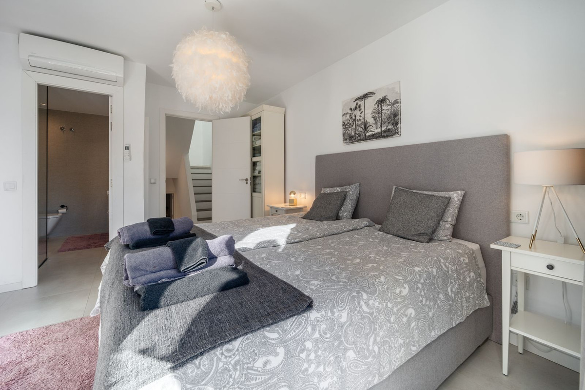 4 Bed Townhouse for sale in Nueva Andalucía Costa Del Sol, Málaga, Spain