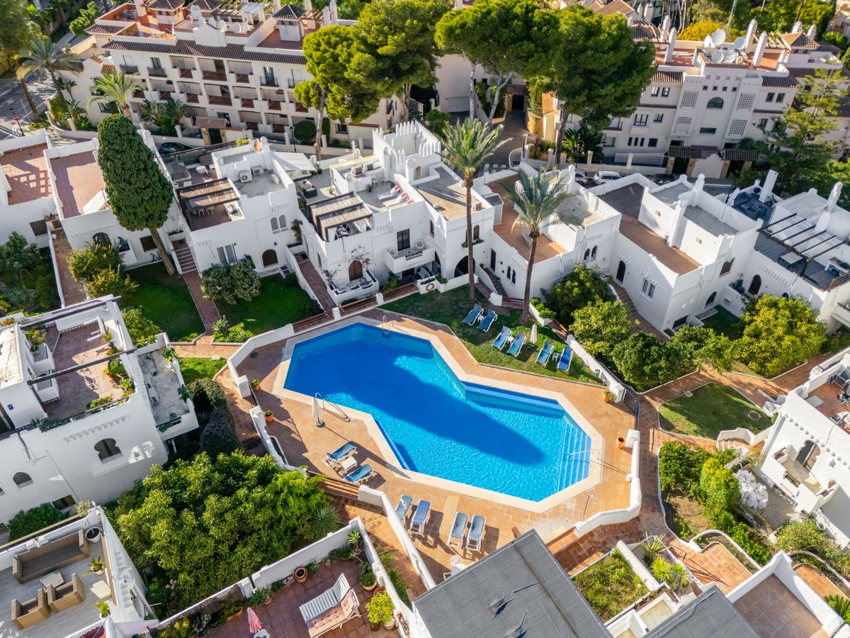 4 Bed Townhouse for sale in Nueva Andalucía Costa Del Sol, Málaga, Spain