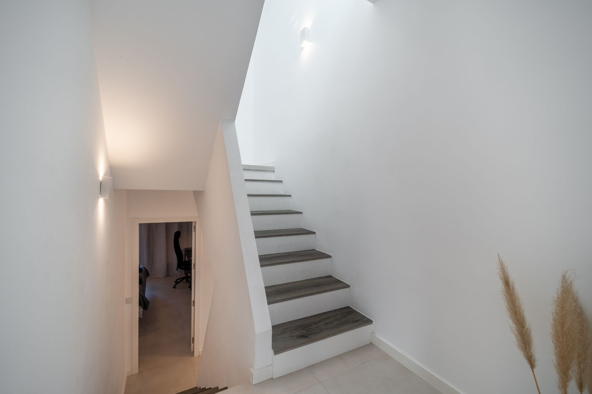 4 Bed Townhouse for sale in Nueva Andalucía Costa Del Sol, Málaga, Spain
