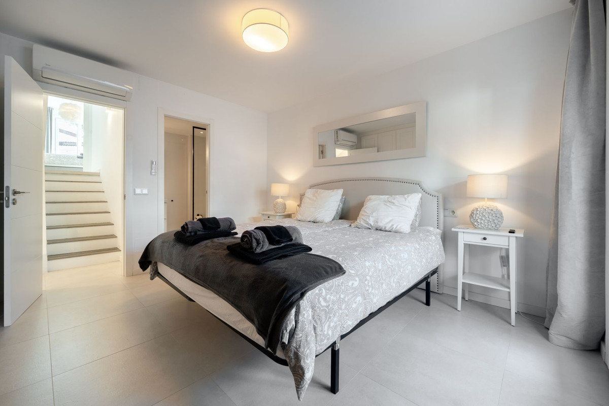 4 Bed Townhouse for sale in Nueva Andalucía Costa Del Sol, Málaga, Spain