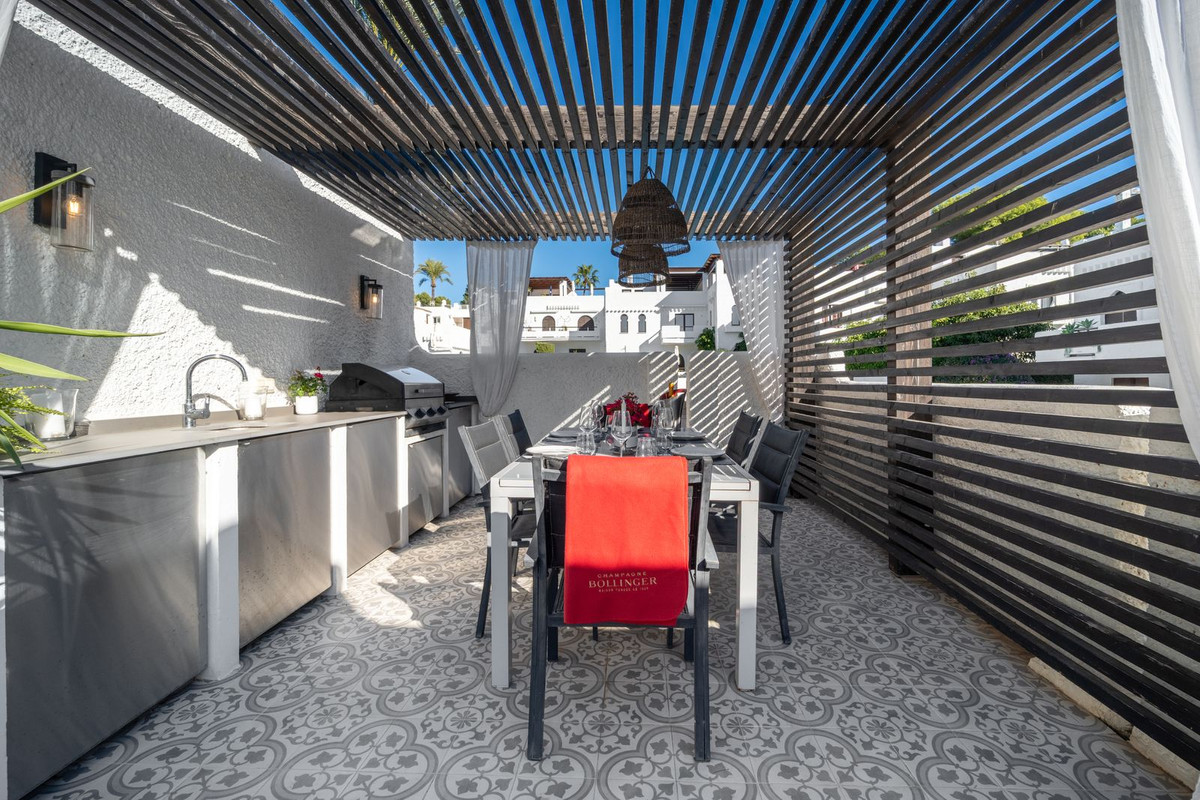 4 Bed Townhouse for sale in Nueva Andalucía Costa Del Sol, Málaga, Spain