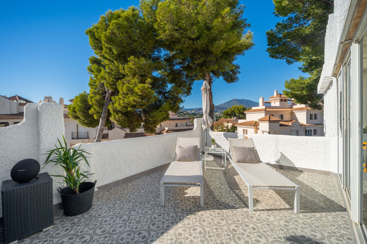 4 Bed Townhouse for sale in Nueva Andalucía Costa Del Sol, Málaga, Spain