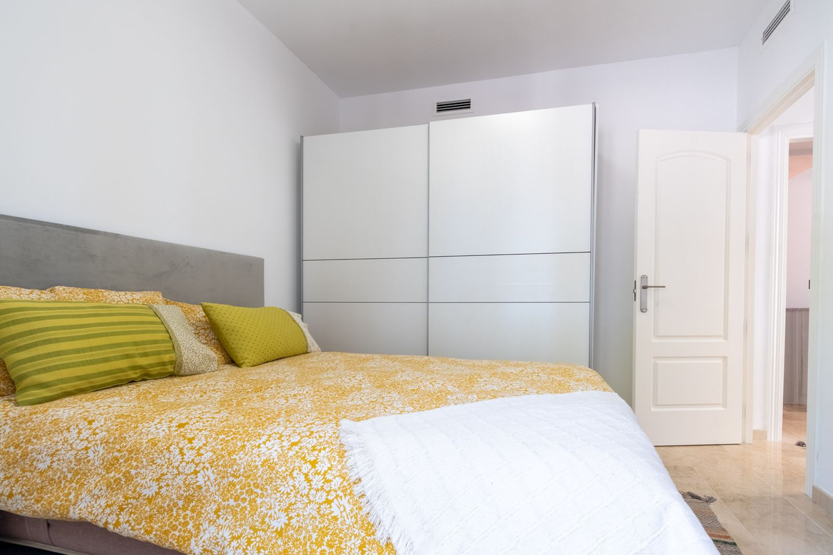 Se vende Apartamento Planta Media de 3 dormitorios en Costa Del Sol, Málaga, España