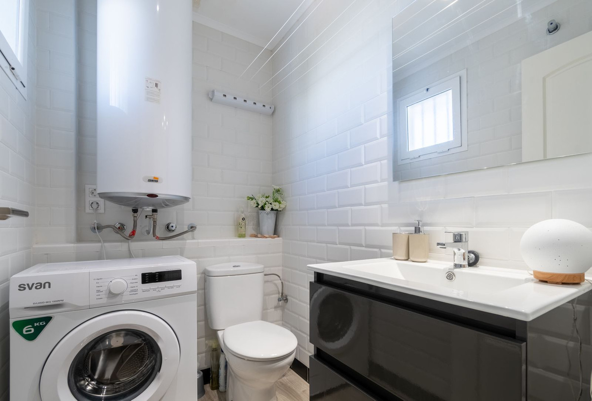 Se vende Apartamento Planta Media de 3 dormitorios en Costa Del Sol, Málaga, España