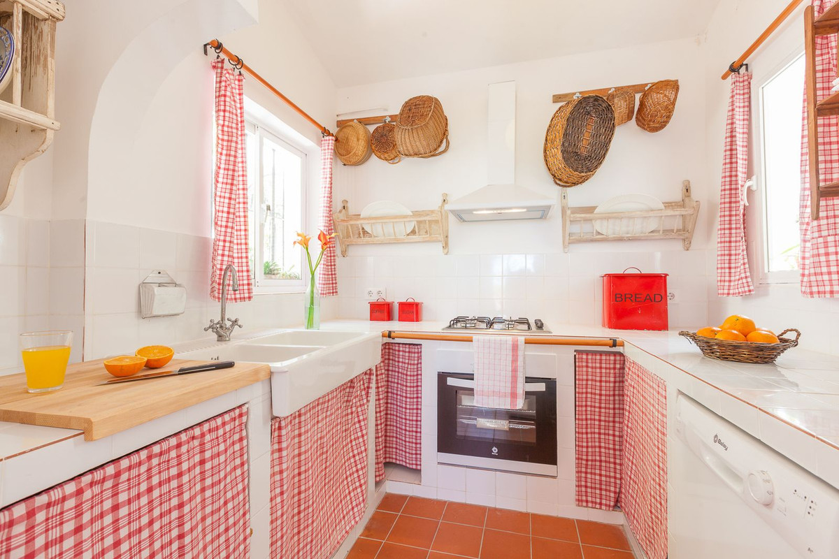 3 Bed Townhouse for sale in Estepona Costa Del Sol, Málaga, Spain