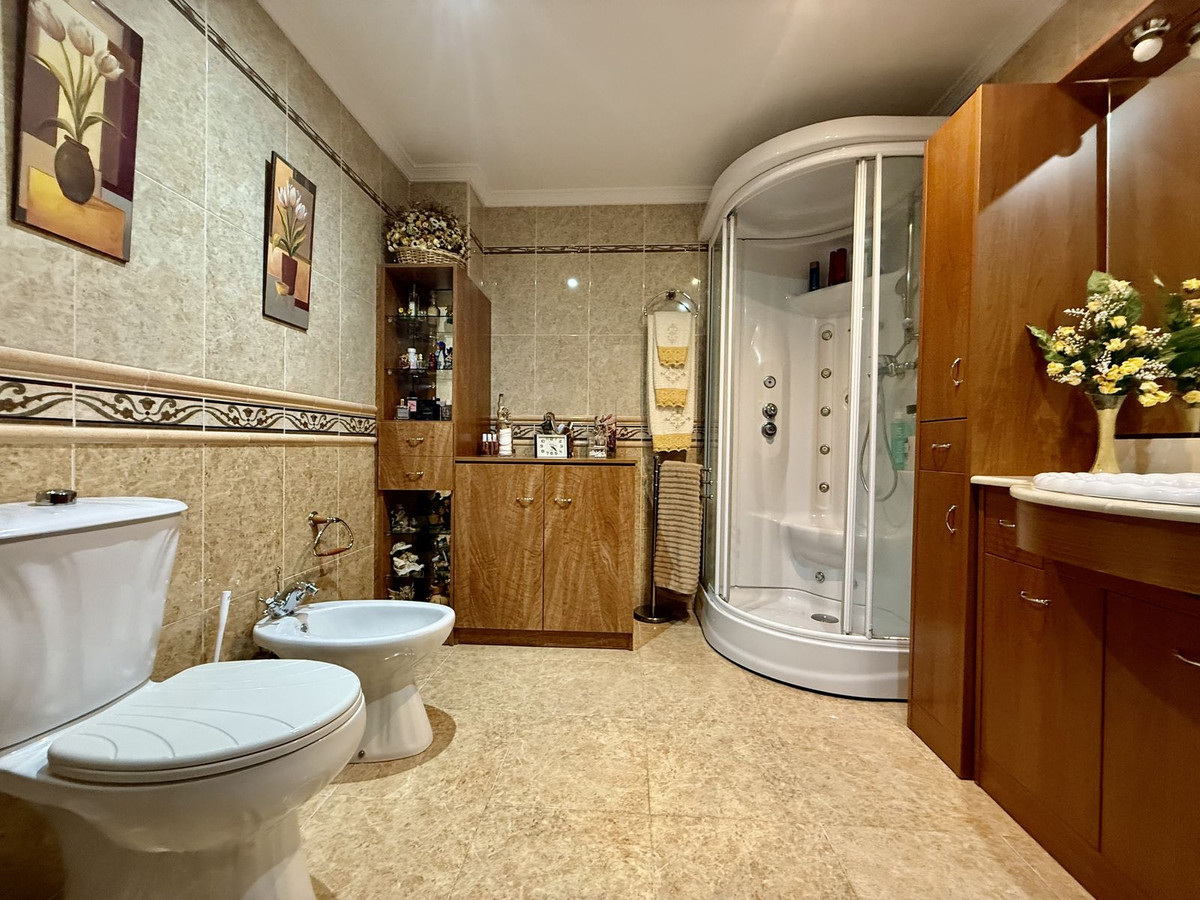 3 Bed Apartment for sale in Fuengirola Costa Del Sol, Málaga, Spain