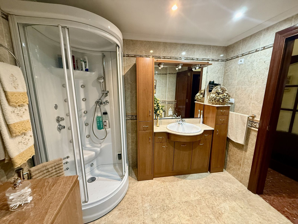 3 Bed Apartment for sale in Fuengirola Costa Del Sol, Málaga, Spain