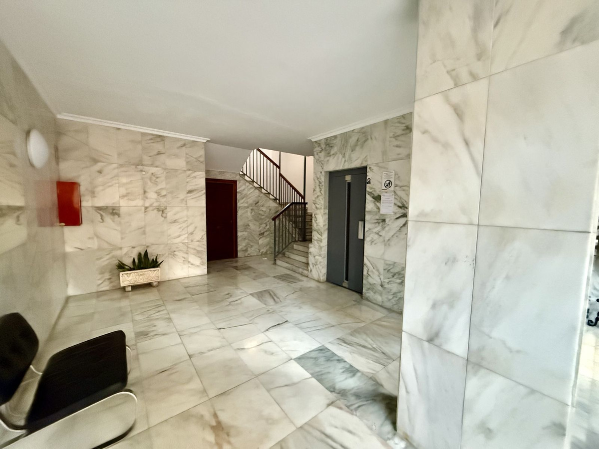 3 Bed Apartment for sale in Fuengirola Costa Del Sol, Málaga, Spain