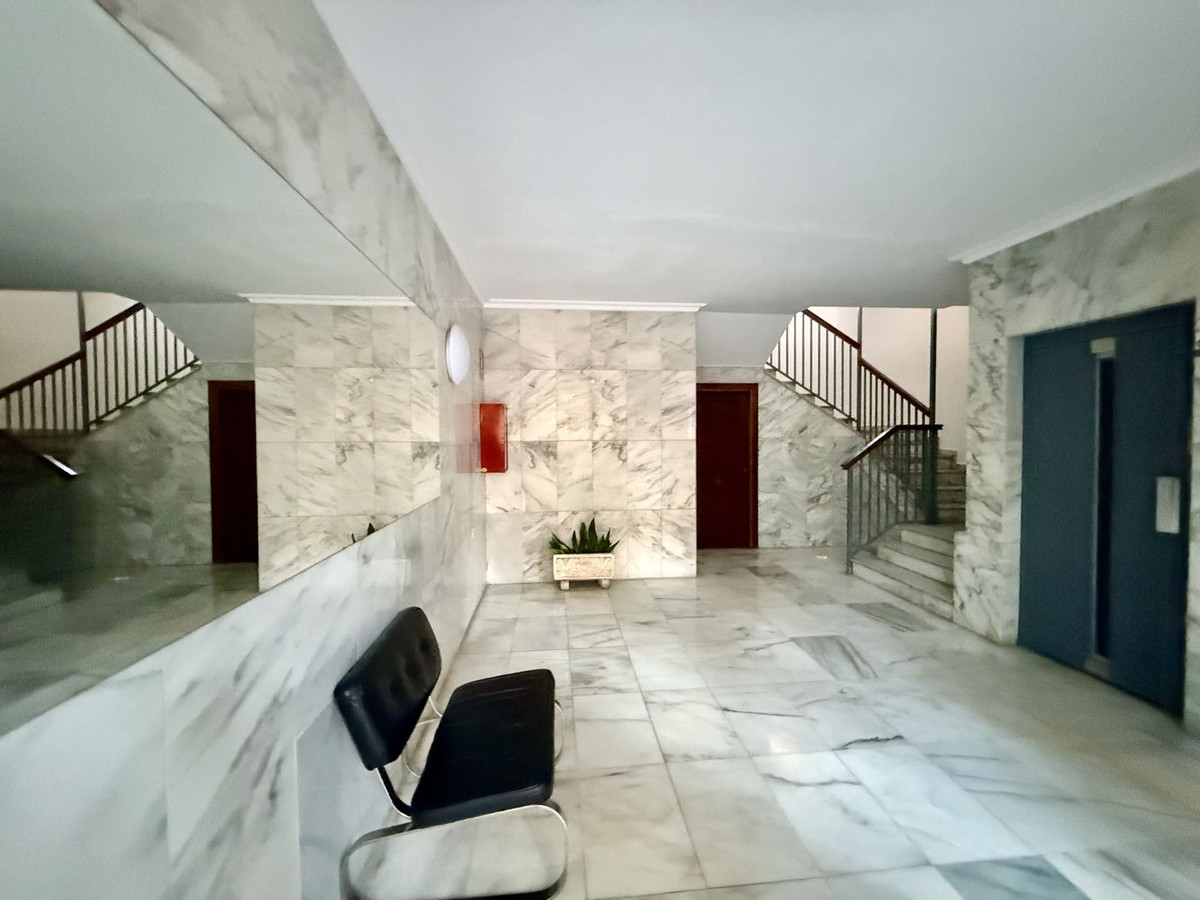 3 Bed Apartment for sale in Fuengirola Costa Del Sol, Málaga, Spain