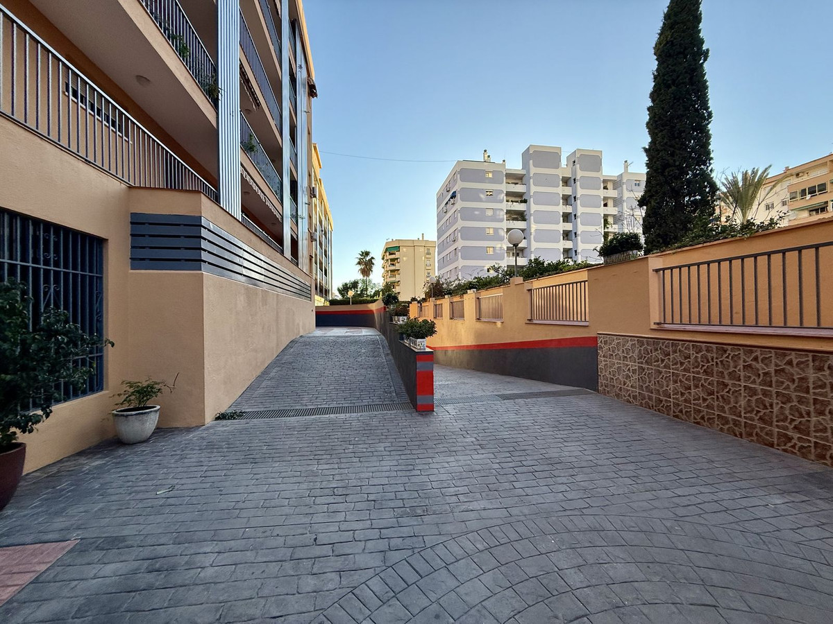 3 Bed Apartment for sale in Fuengirola Costa Del Sol, Málaga, Spain