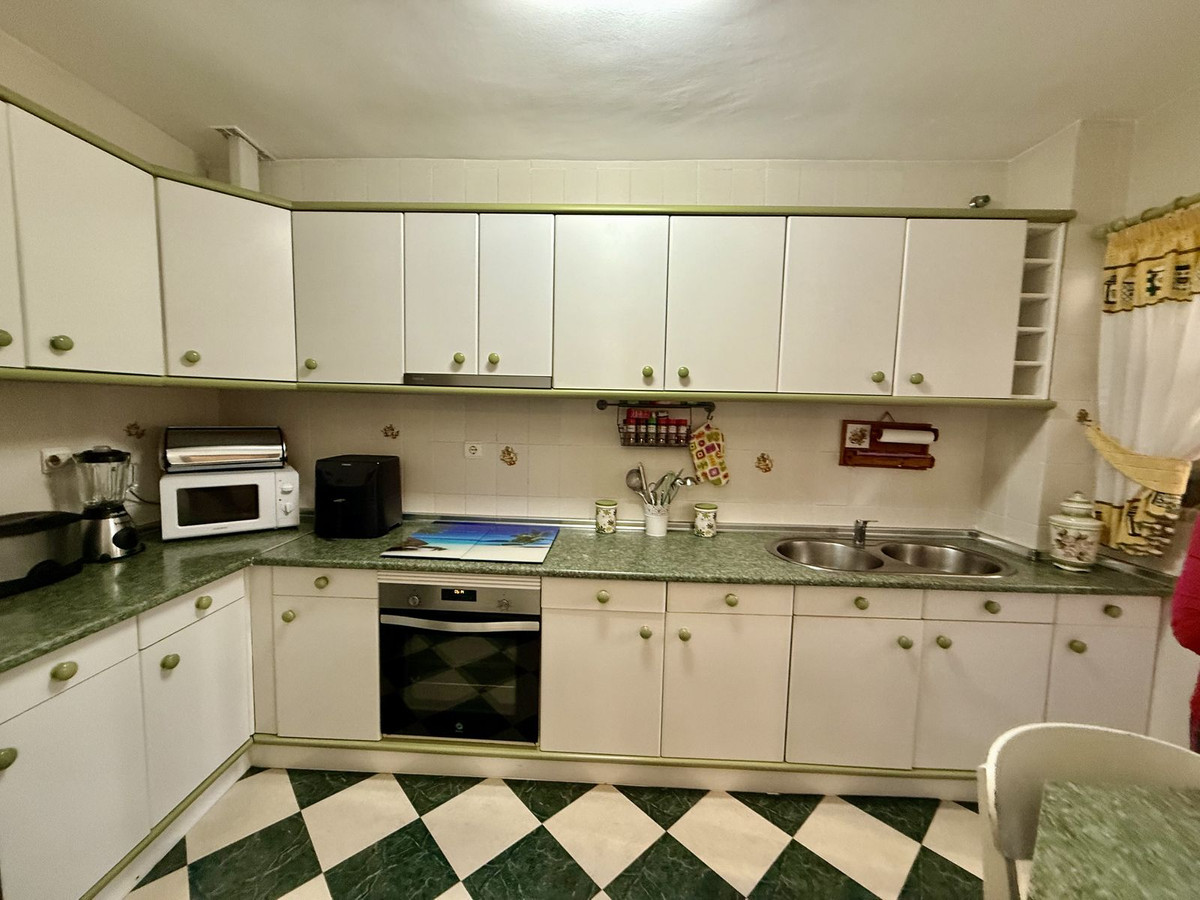 3 Bed Apartment for sale in Fuengirola Costa Del Sol, Málaga, Spain